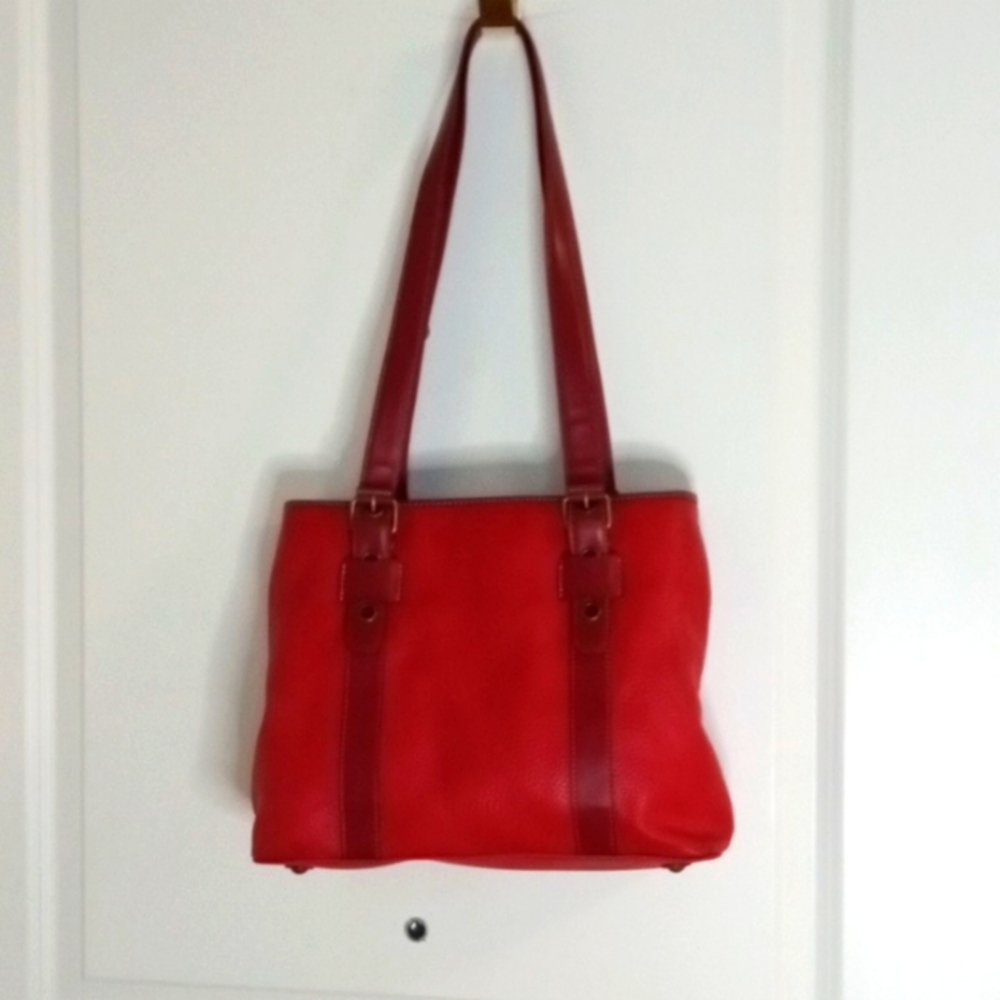 Liz Claiborne two toned red satchel in EUC. See pics for measurements.
